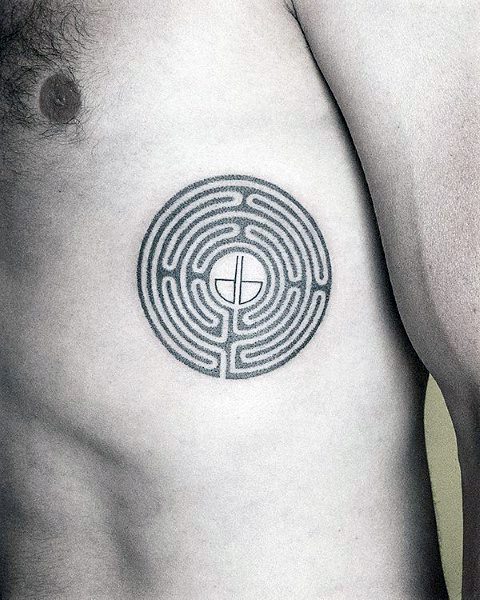 tatouage labyrinthe 37