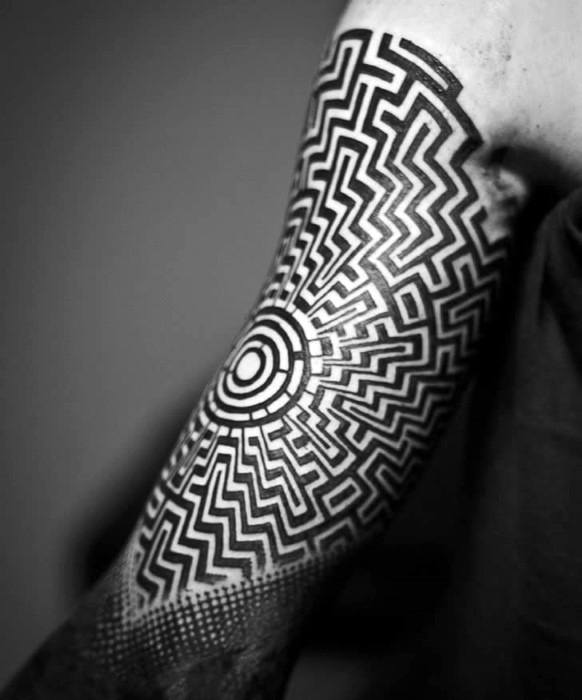 tatouage labyrinthe 43