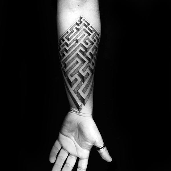tatouage labyrinthe 47