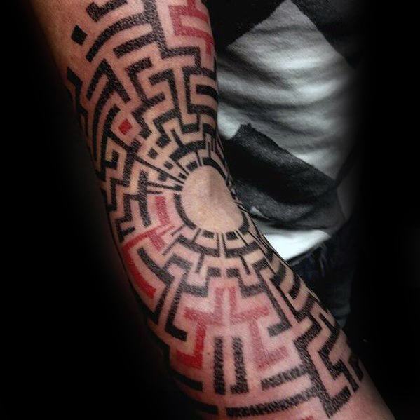 tatouage labyrinthe 57