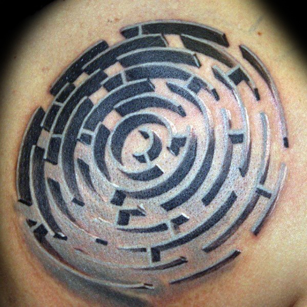 tatouage labyrinthe 85