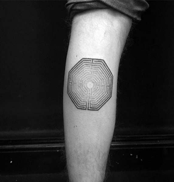 tatouage labyrinthe 87