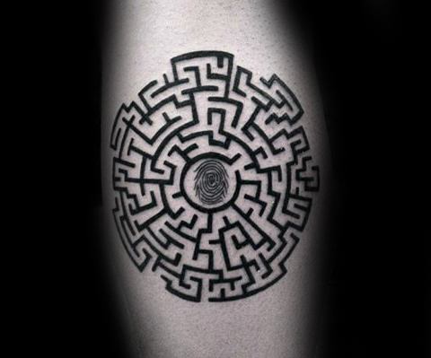 tatouage labyrinthe 99