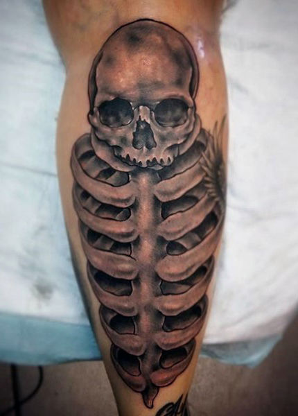 tatouage squelette 83