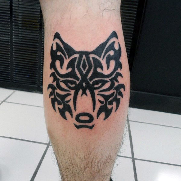 tatouage loup tribal 23