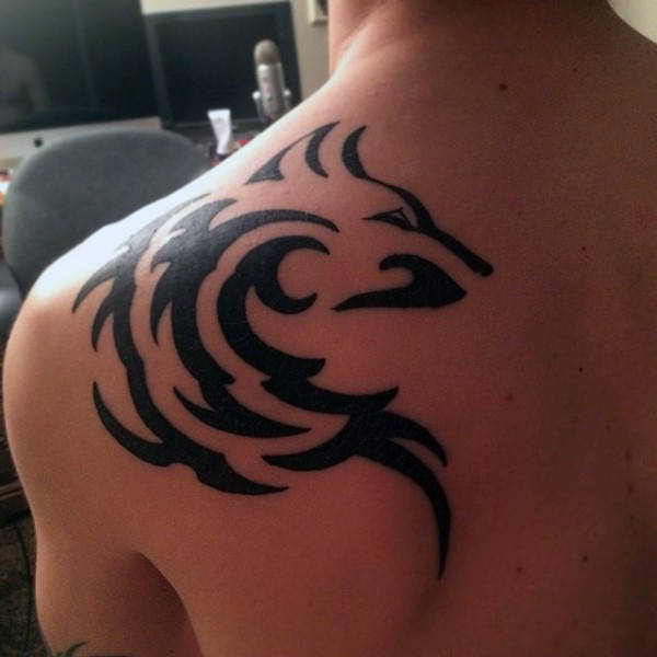 tatouage loup tribal 49