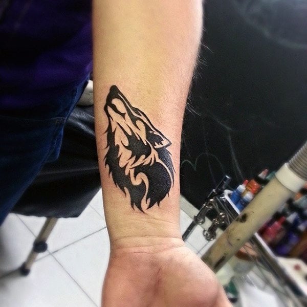 tatouage loup tribal 63