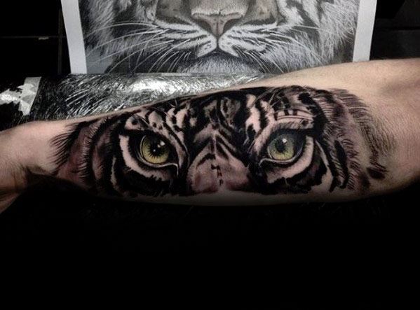 tatouage yeux de tigre 01