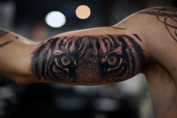 tatouage yeux de tigre 43