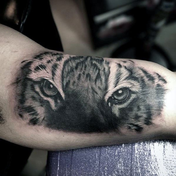 tatouage yeux de tigre 47