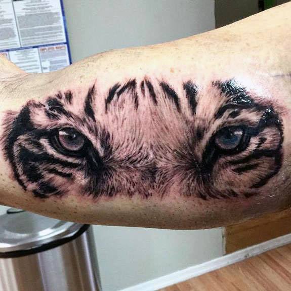 tatouage yeux de tigre 55
