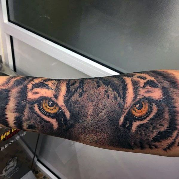tatouage yeux de tigre 69