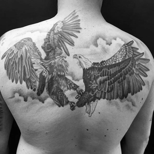tatouage aigle sur le dos 13