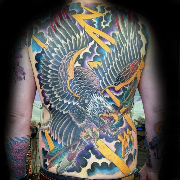 tatouage aigle sur le dos 39