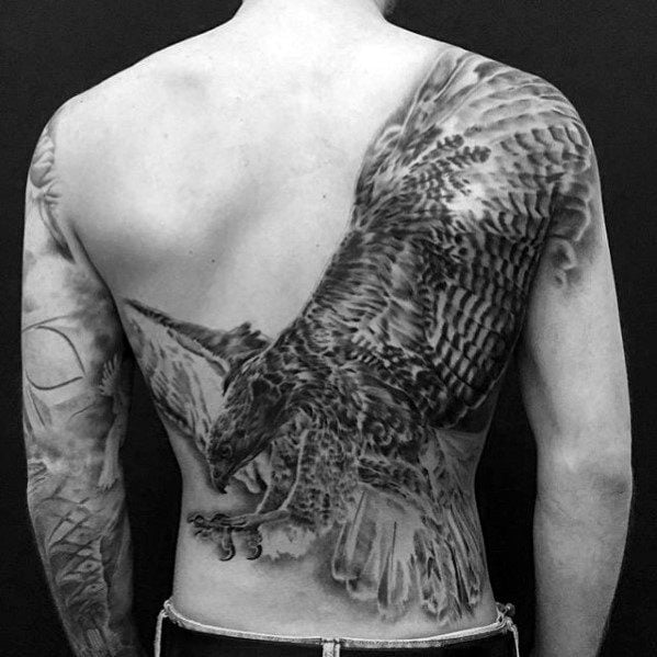 tatouage aigle sur le dos 65