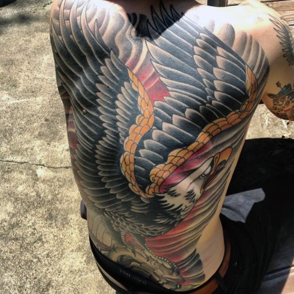 tatouage aigle sur le dos 75