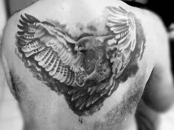 tatouage aigle sur le dos 77