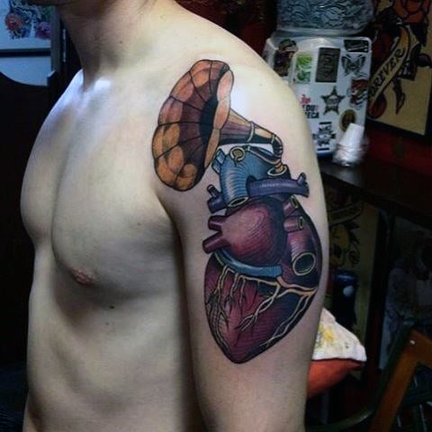 tatouage coeur anatomique realiste 139