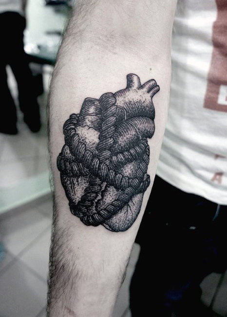 tatouage coeur anatomique realiste 165