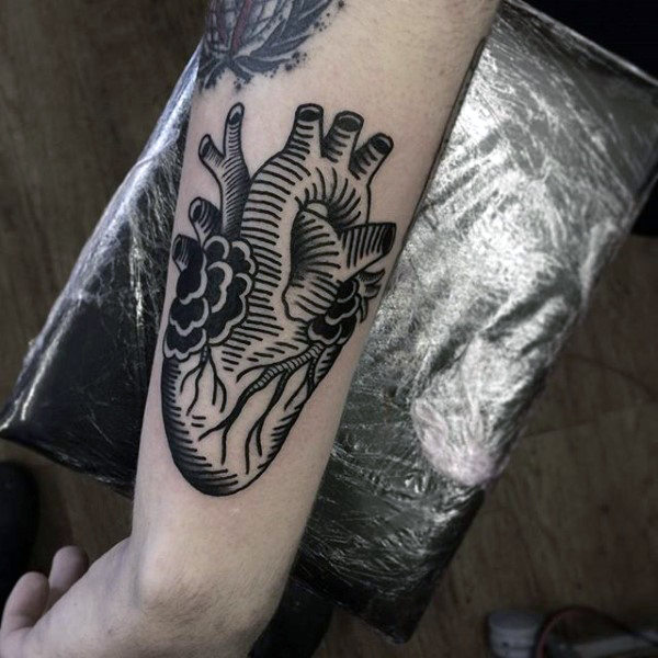 tatouage coeur anatomique realiste 55