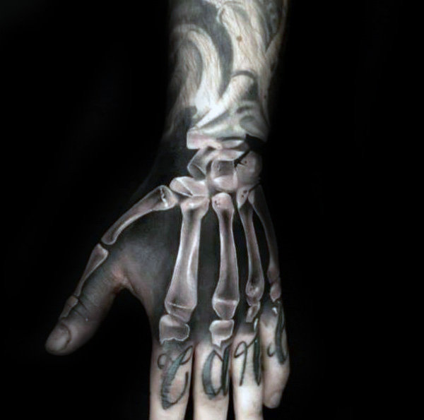 tatouage os squelette main 01