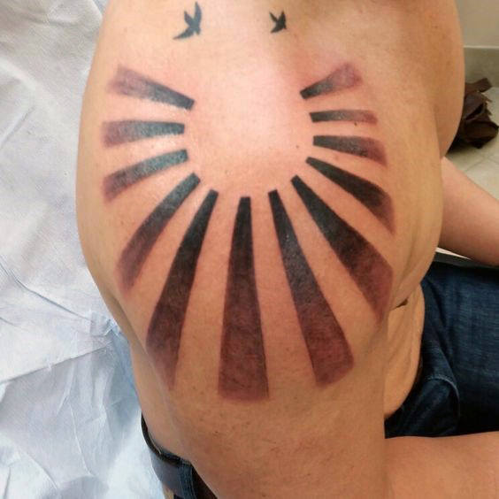 tatouage soleil levant 39