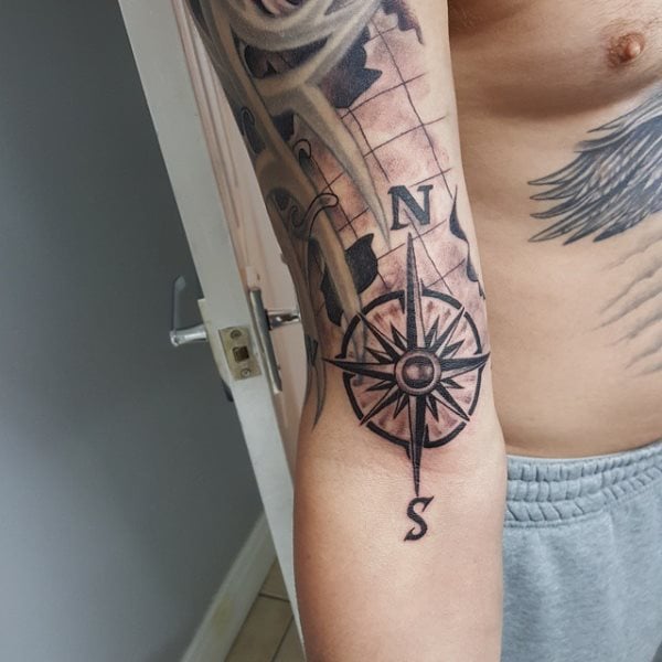 tatuaggio bicipite 941