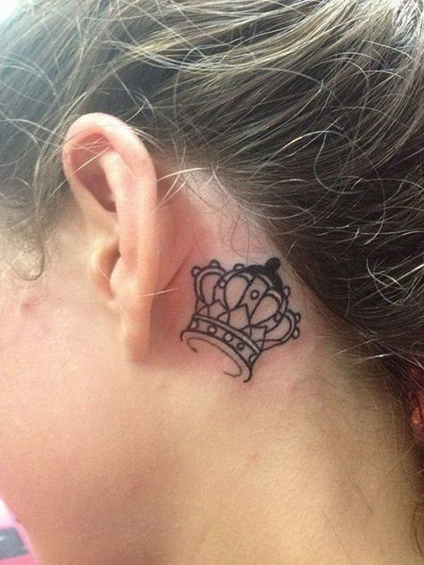 tatuaggio dietro orecchio 33