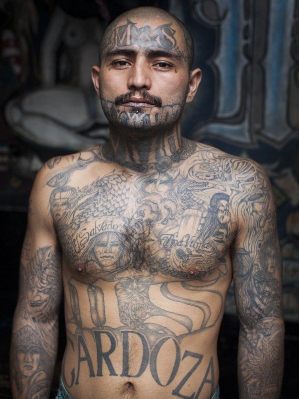 tatuaggio faccia 69