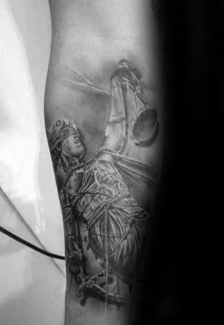 tatuaggio Iustitia giustizia 24