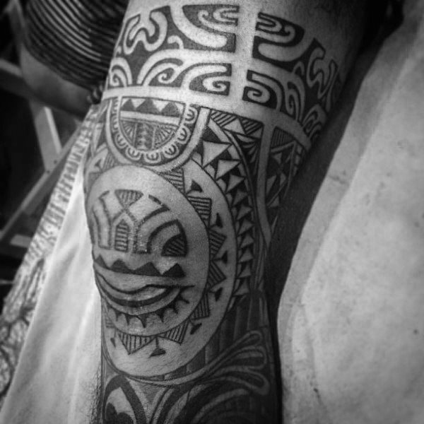 tatuaggio ginocchio 210