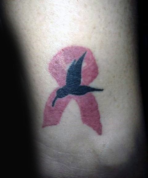 tatuaggio nastro contro cancro 141