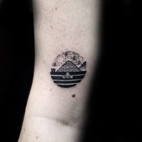 tatuaggio piramide egitto 110
