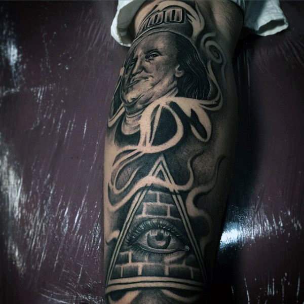 tatuaggio piramide egitto 116