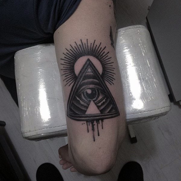 tatuaggio triangolo 49