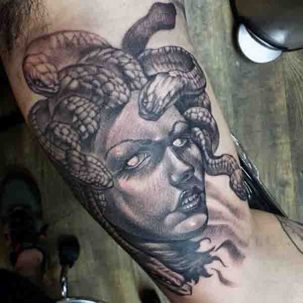 tatuaggio medusa 144