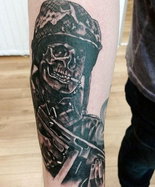 tatuaggio pistola 42