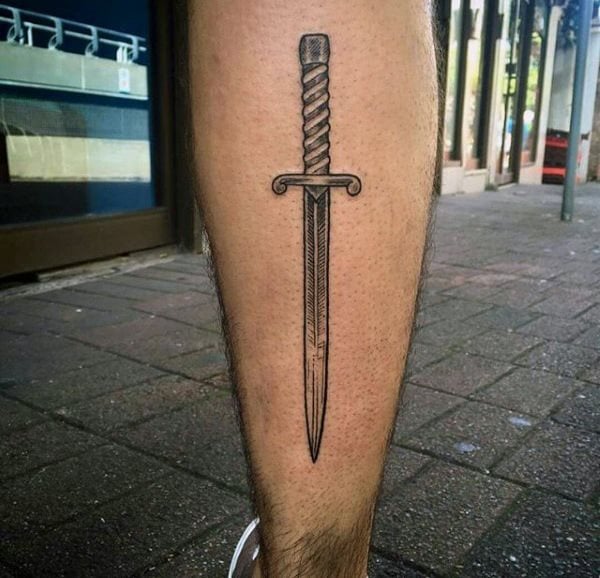 tatuaggio coltello 186