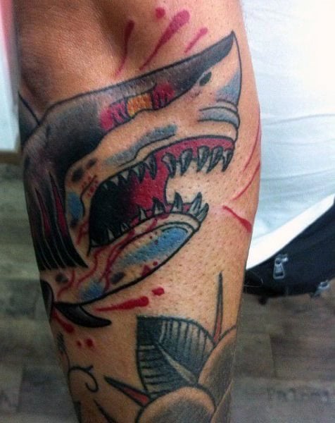 tatuaggio squalo 167