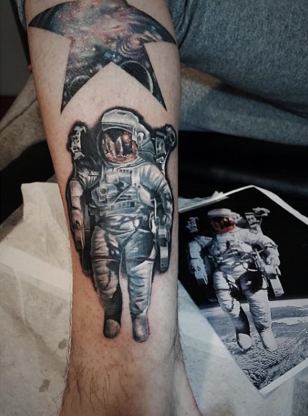 tatuaggio astronomia astronauta 153