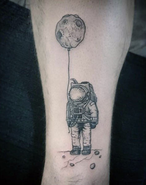 tatuaggio astronomia astronauta 225