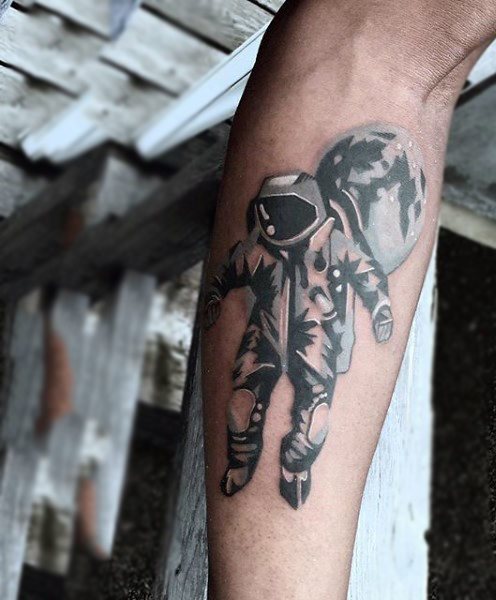 tatuaggio astronomia astronauta 45