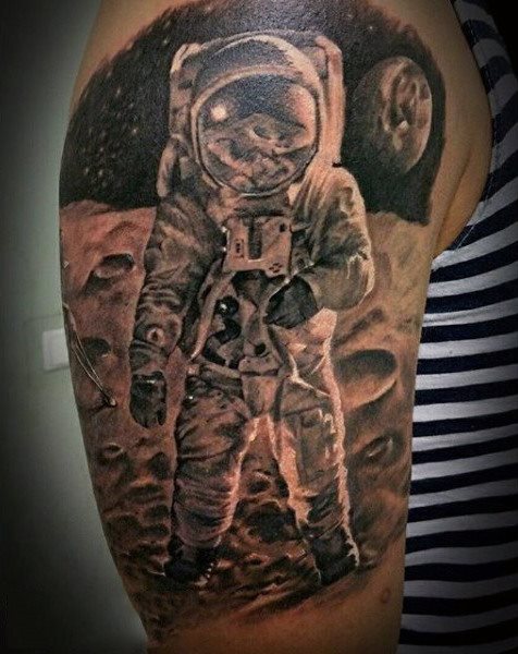 tatuaggio astronomia astronauta 49