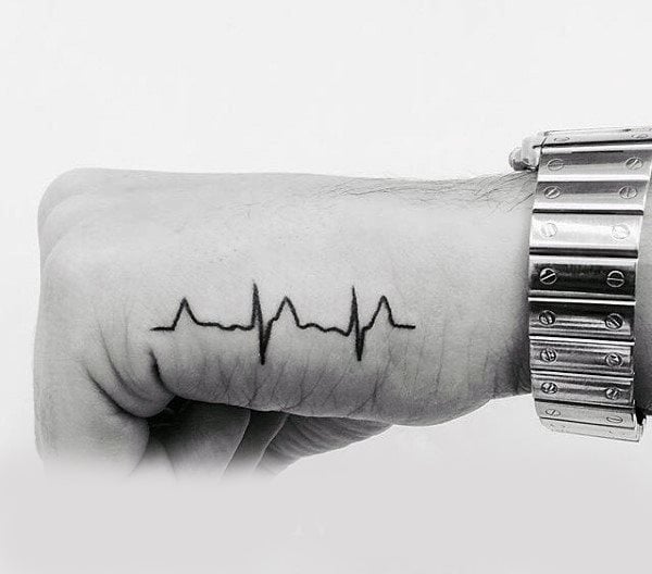 tatuaggio elettrocardiogramma frequenza cardiaca 125