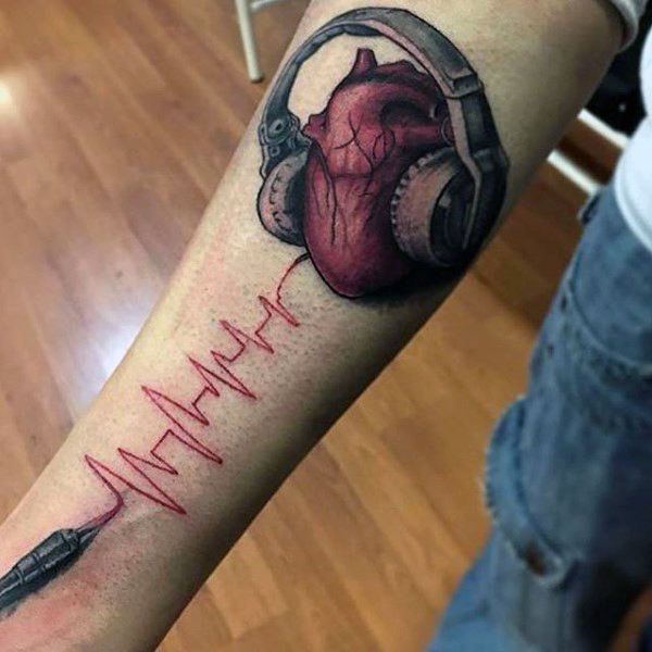tatuaggio elettrocardiogramma frequenza cardiaca 17