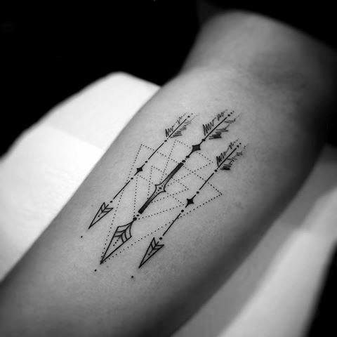 tatuaggio freccia geometrica10