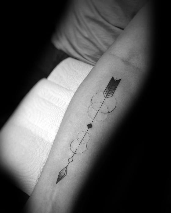 tatuaggio freccia geometrica22