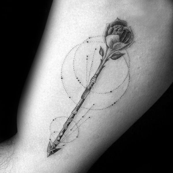 tatuaggio freccia geometrica52
