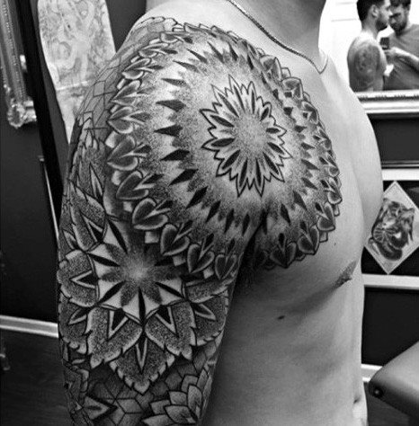 tatuaggio geometria sacra 197