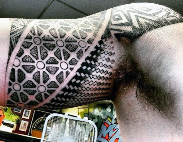 tatuaggio geometria sacra 357
